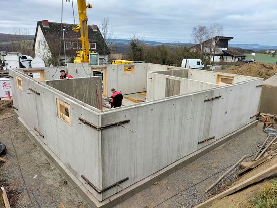 Die Kellerwände stehen